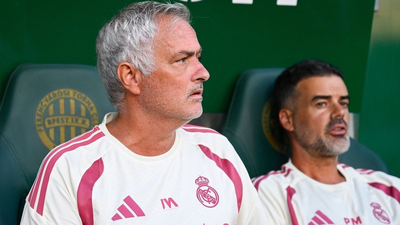 Pelatih Real Madrid Jose Mourinho